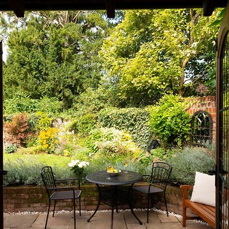 Miller Cottage A Luxury 1550'S Cottage In The Historic Centre Of Saffron Walden Exterior photo