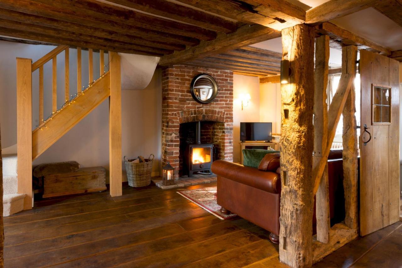 Miller Cottage A Luxury 1550'S Cottage In The Historic Centre Of Saffron Walden Exterior photo