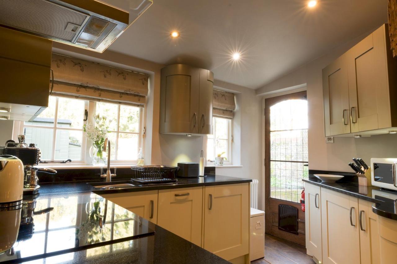 Miller Cottage A Luxury 1550'S Cottage In The Historic Centre Of Saffron Walden Exterior photo