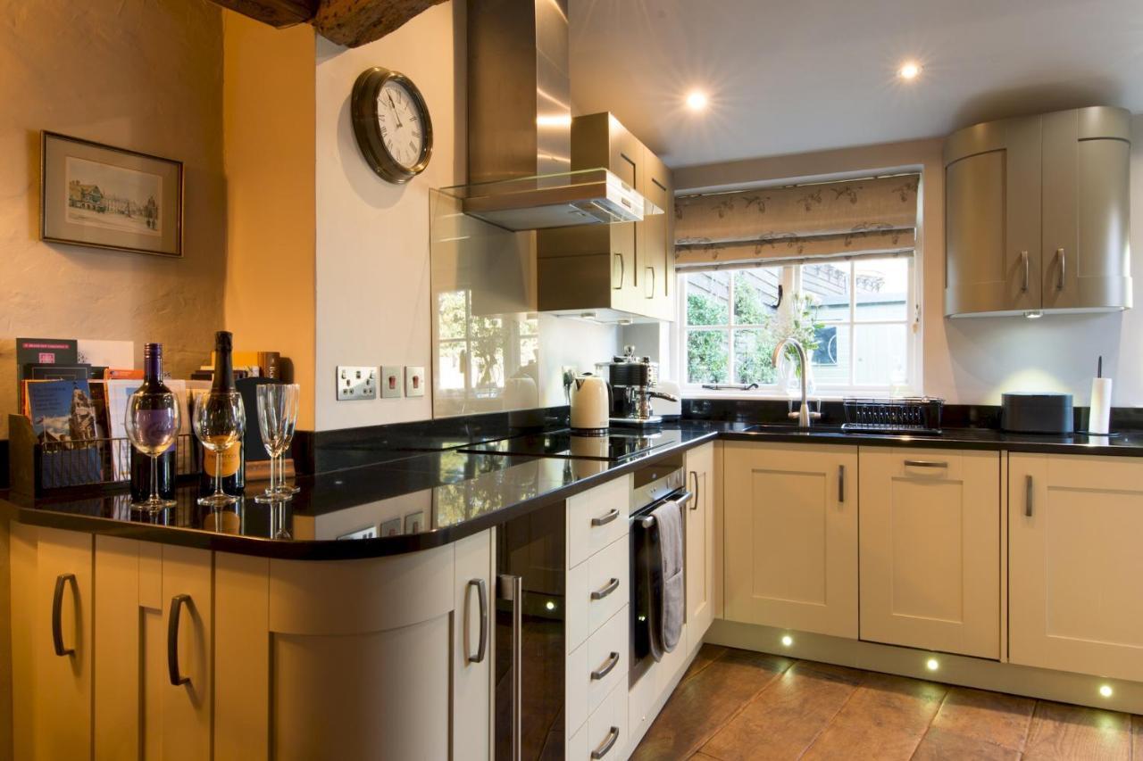 Miller Cottage A Luxury 1550'S Cottage In The Historic Centre Of Saffron Walden Exterior photo