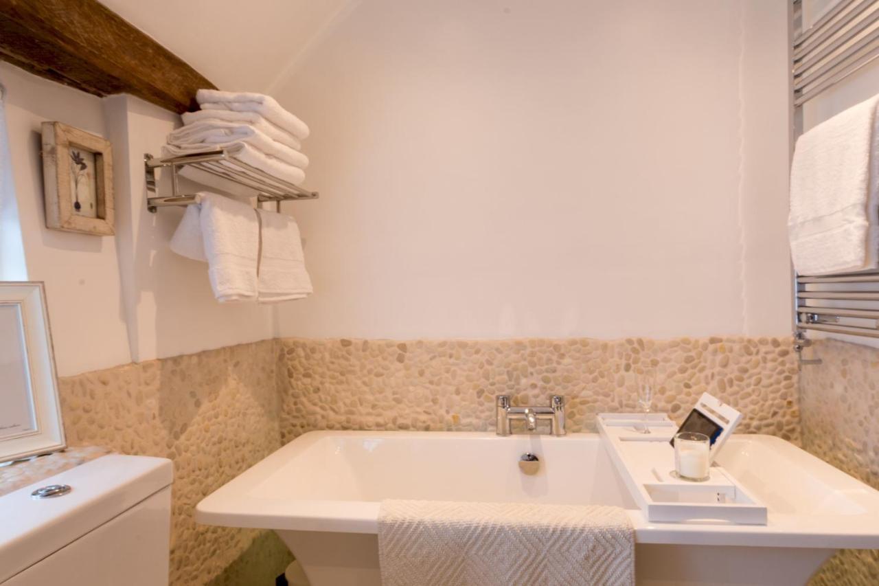 Miller Cottage A Luxury 1550'S Cottage In The Historic Centre Of Saffron Walden Exterior photo