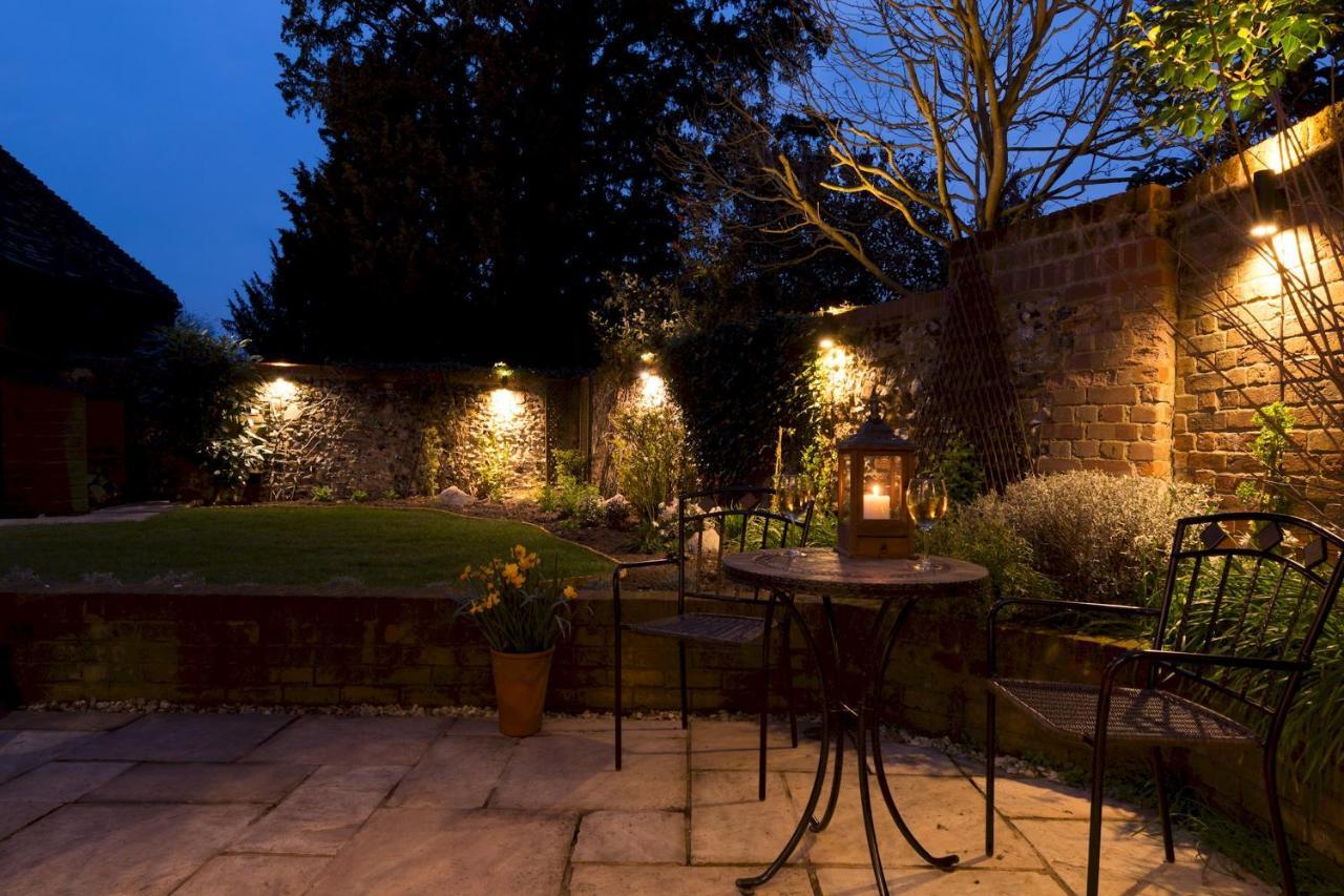Miller Cottage A Luxury 1550'S Cottage In The Historic Centre Of Saffron Walden Exterior photo