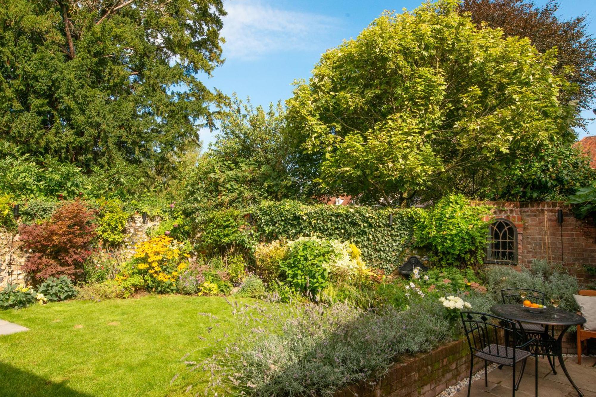 Miller Cottage A Luxury 1550'S Cottage In The Historic Centre Of Saffron Walden Exterior photo